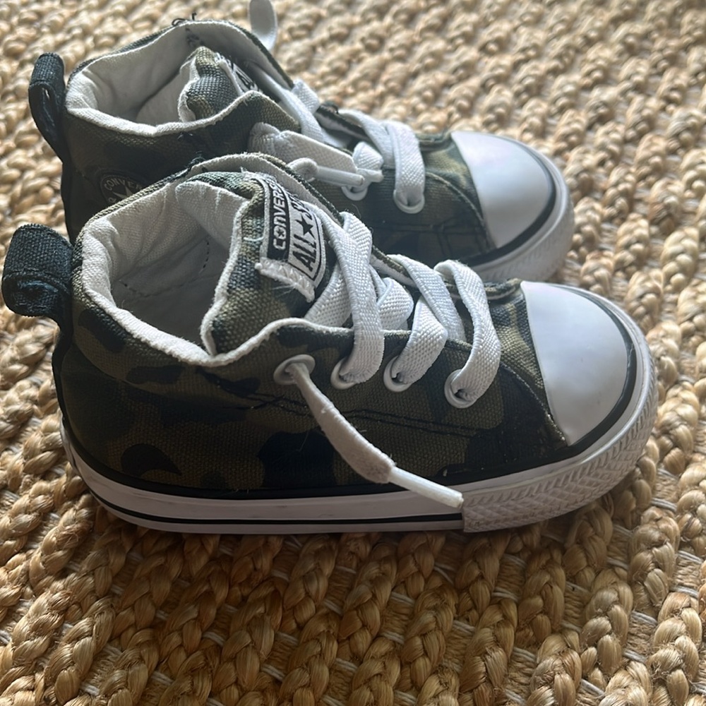 Converse Chuck Taylor high tops  toddler Size 5